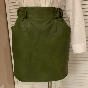 𝅺ZARA, olive green, 💯 % polyester mini skirt, deep pockets. No zipper.